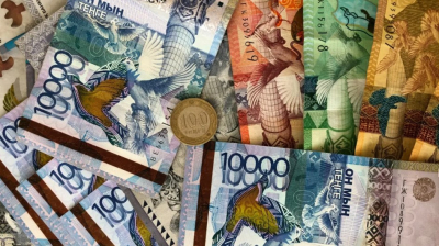 Нефть не поддерживает тенге: итоги торгов на KASE