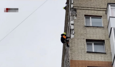 Обрушение фасада на людей в Астане: кто ответит за ЧП