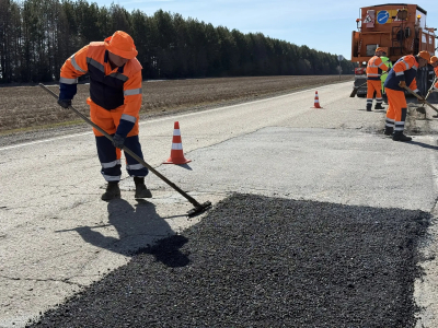 На региональных дорогах в Татарстане начался ямочный ремонт