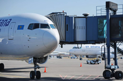 Рейс Air Astana вынуждено сел в Баку из-за пассажира
