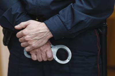 В&nbsp;Альметьевске мужчина устроил стрельбу во&nbsp;дворе &ndash; его задержали