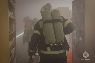 Екатеринбургские пожарные справились с огнем в библиотеке Белинского