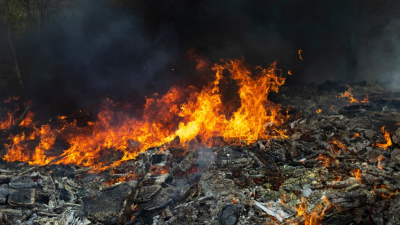 Жители села Бескайнар задыхаются от дыма со свалки