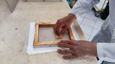 Бумагу по древним рецептам делают в столице