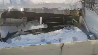 &laquo;Пятёрочка&raquo; супермаркетының түбәсе кар авырлыгы астында ишелгән