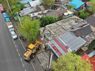 В Алматы по решению суда сносят двухэтажное здание   