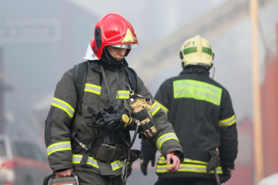 Мощный пожар произошел в Москве из-за взорвавшейся микроволновки