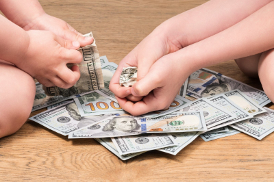 В Казахстане каждому ребенку начислили $129,38 – как проверить выплаты?