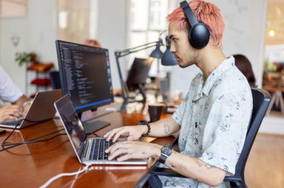 Молодое поколение у нас не меркантильное, а практичное. И это, наверное, правильно