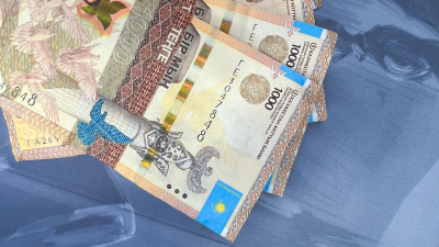 На бирже доллар продается выше отметки 482 тенге