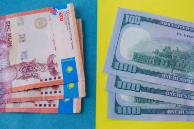 На бирже доллар продается ниже отметки 479 тенге