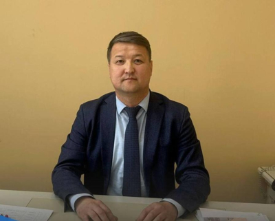 Учитель пострадал во время украшения елки: замакима Семея стал подозреваемым в деле
