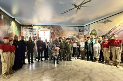 Участникам СВО и волонтерам в Бугульме вручили государственные награды