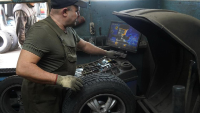 &quot;Переобуть&quot; машину стало дороже: на сколько выросли цены на СТО Казахстана