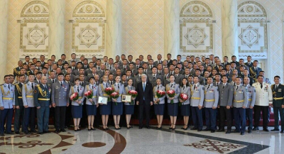 Токаев вручил награды сотрудникам силовых структур