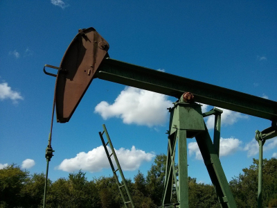 Brent продолжает снижение на фоне оценки запасов в США