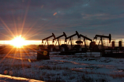 Цена на нефть падает на фоне геополитической неопределенности