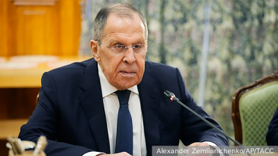 Песков сообщил о подготовке визита Путина в Китай