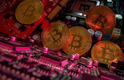 Биткоин не решается на рост — инвесторы ждут ясности по политике ФРС