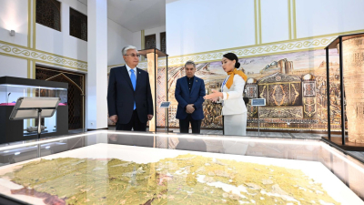 Токаев и Бердымухамедов посетили центр Turkistan visit centre и ознакомились с проектами по развитию Күлтөбе