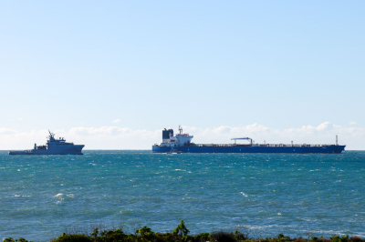 США ударили по&nbsp;иранскому кораблю-носителю беспилотников